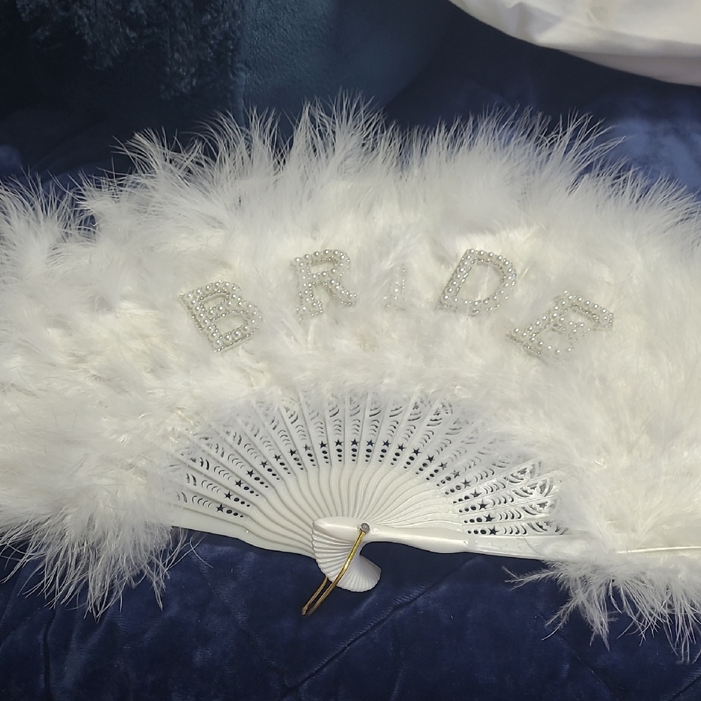 Luxurious White Feather Bridal Fan